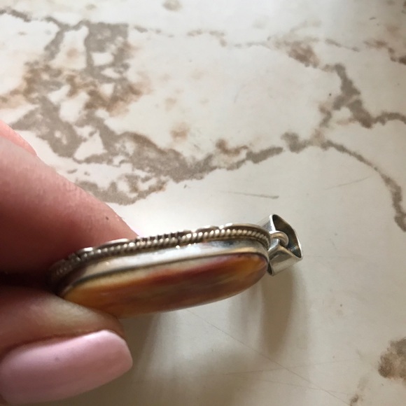 Native American Spiny Oyster Shell Pendant, signed LL - Picture 2 of 6